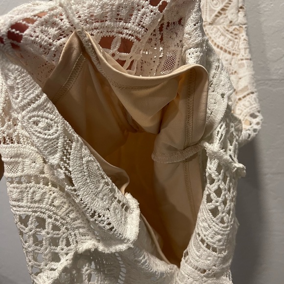 Lace Bodycon Dress - Picture 4 of 5